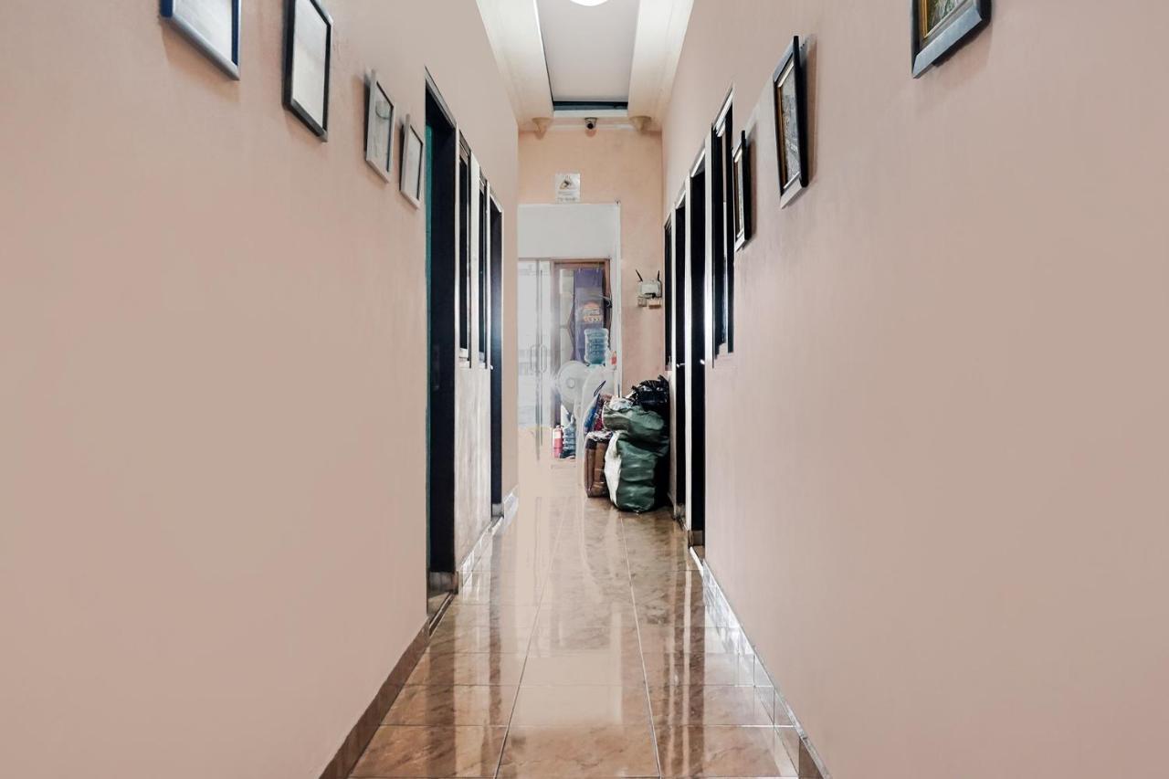 Oyo 91754 Wisma Tiqita Syariah Джакарта Екстериор снимка
